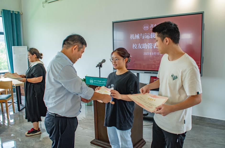 HNU_4052 HNU_4052